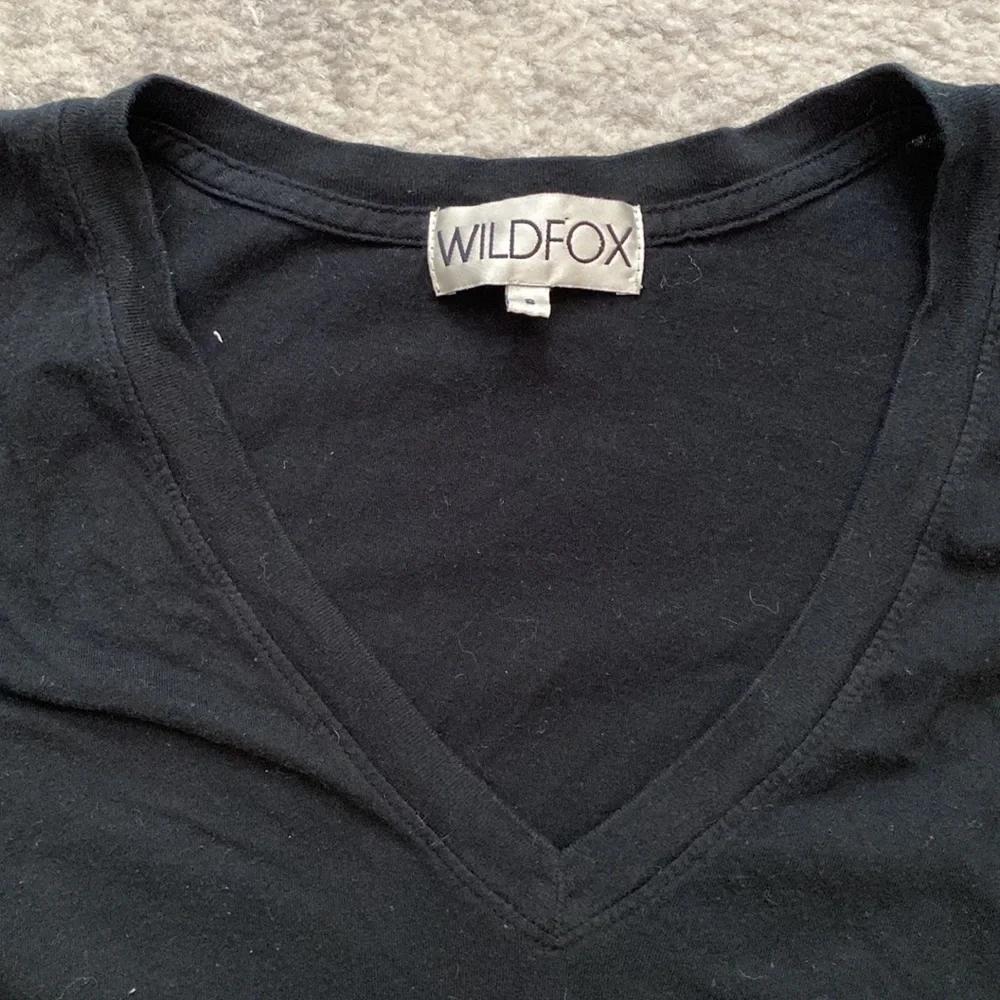 Wildfox Black Short Sleeve V-Neck Tee with Pink Lip Graphic - Picture 3 of 4